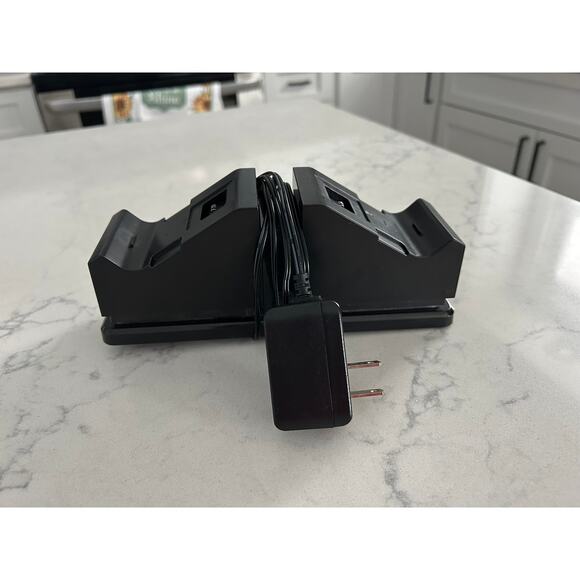 Power A Duel Charging Station for Xbox Series and Xbox One controllers - Picture 1 of 5